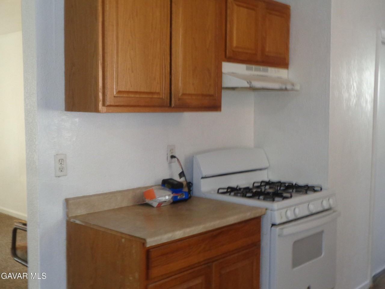 15950 Lawrence Dr - Photo 3 of 12