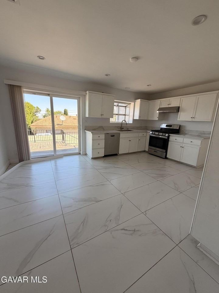 4545 Columbia Way - Photo 4 of 7