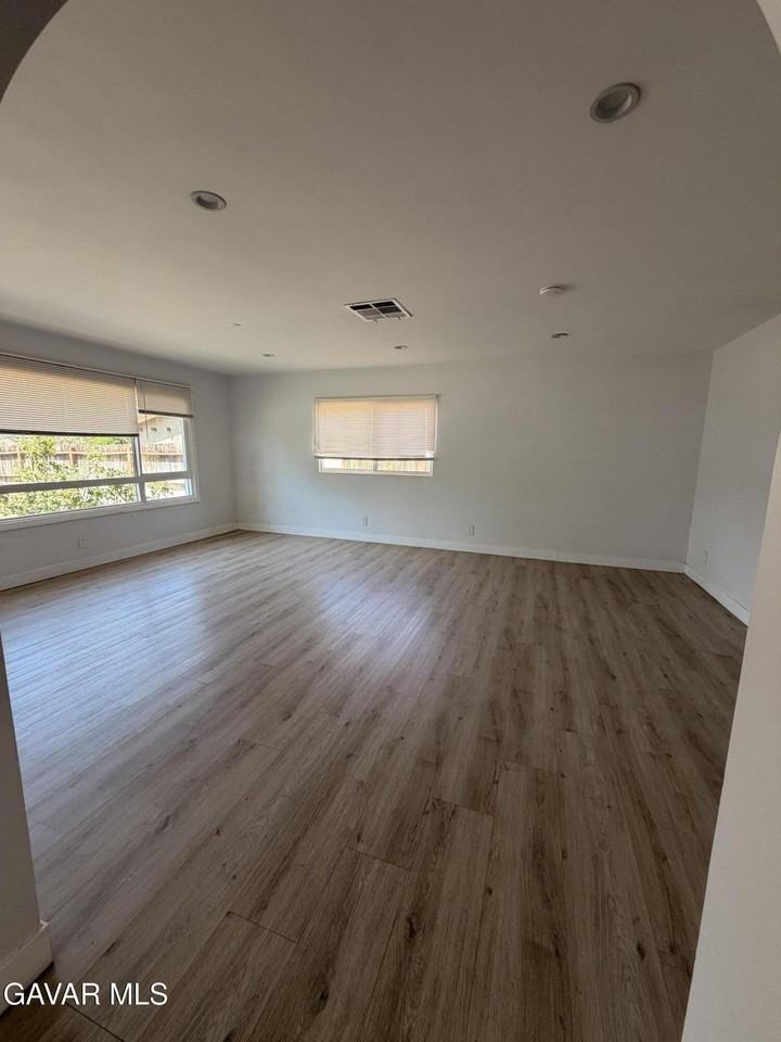 4545 Columbia Way - Photo 6 of 7