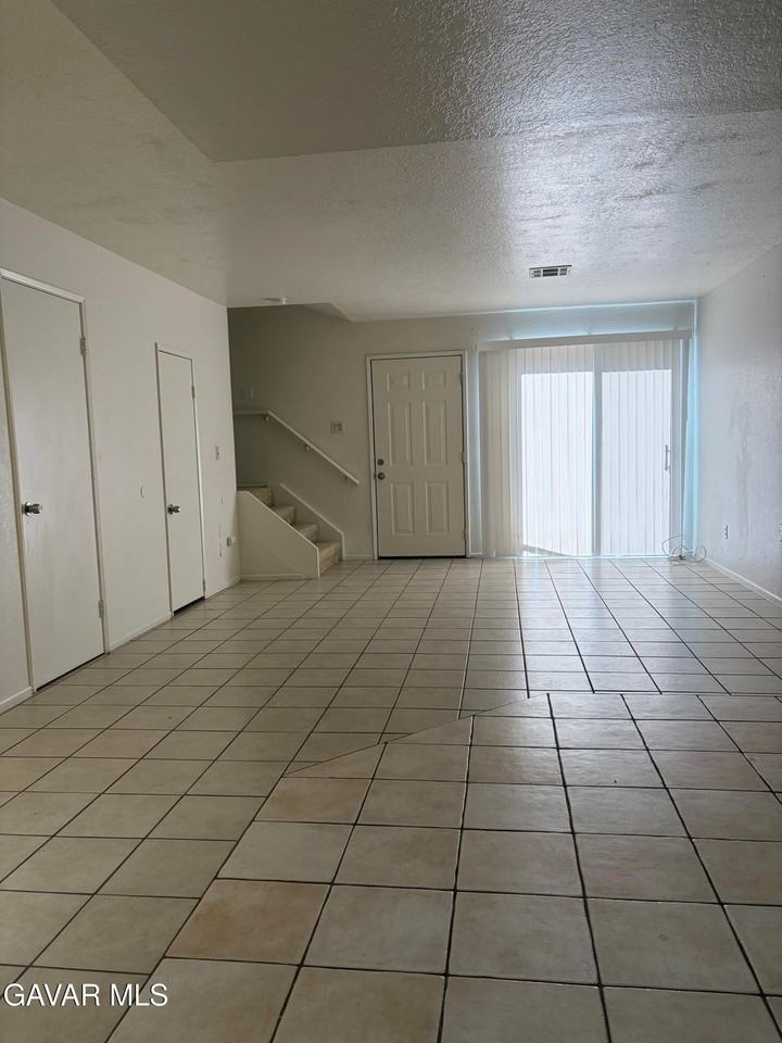 1800 W Avenue J15 #1 - Photo 4 of 11