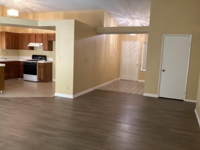 4660 Grandview Dr - Photo 4 of 13