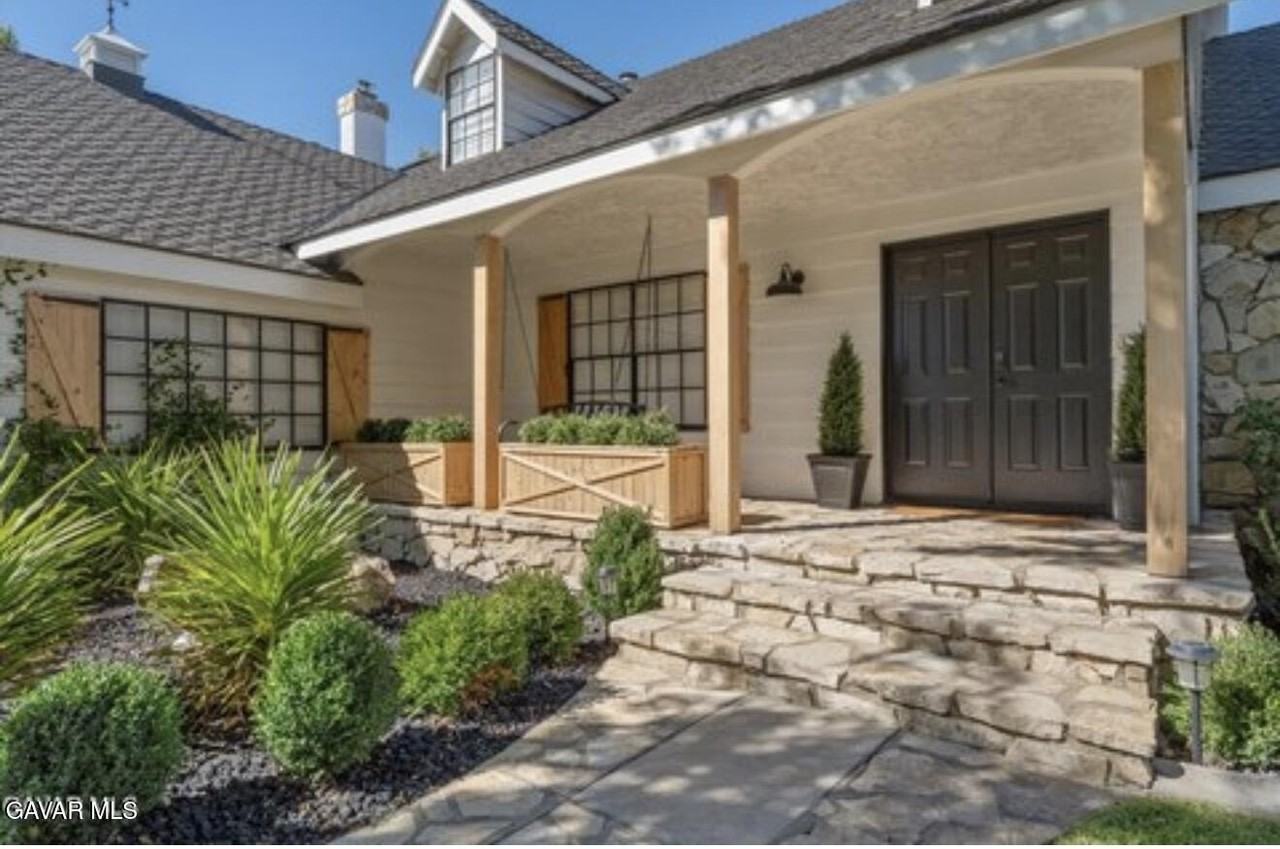 2729 Parton Cir - Photo 3 of 49