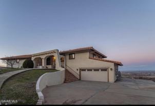 1055 Lakeview Dr - Photo 1 of 1
