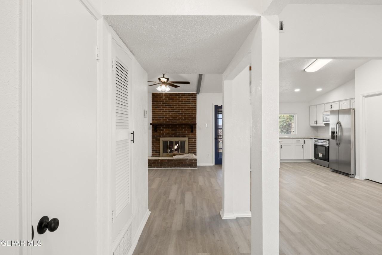 249 Vista Bonita St - Photo 4 of 32