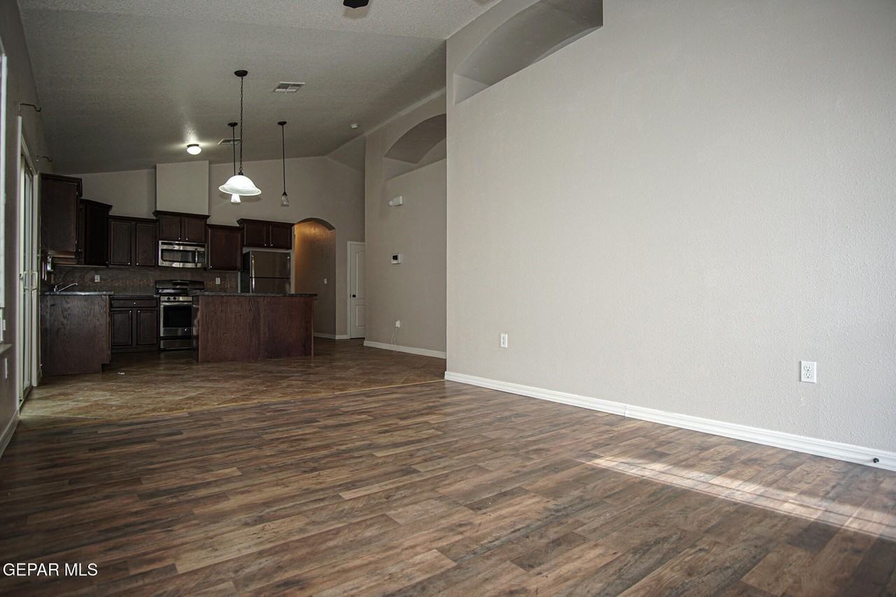 8517 Del Rivers - Photo 3 of 26
