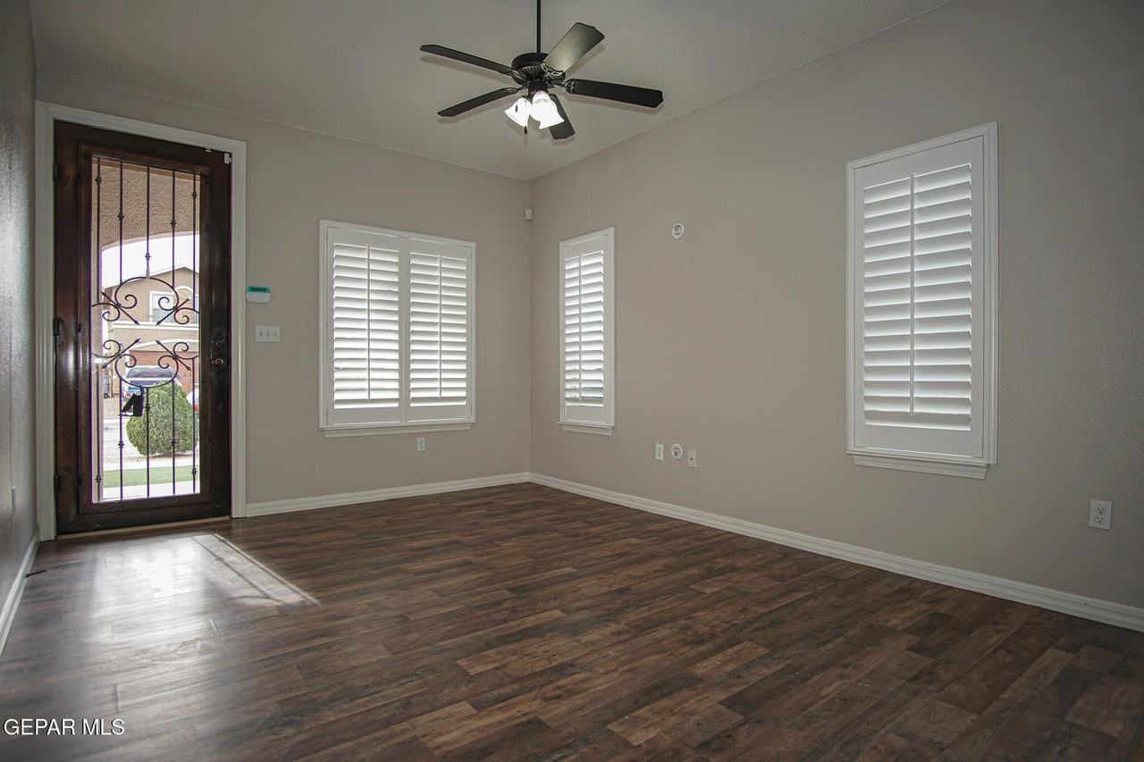 8517 Del Rivers - Photo 4 of 26