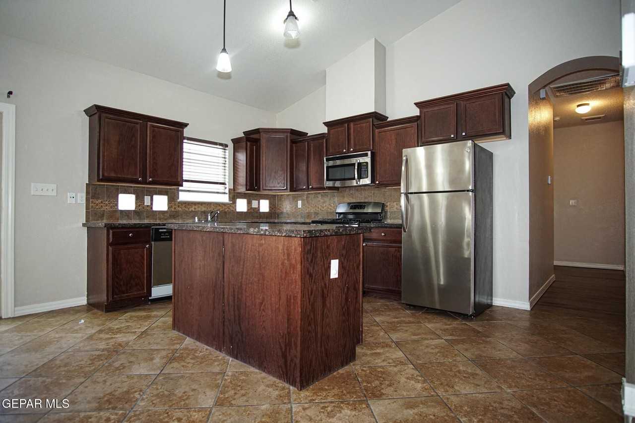 8517 Del Rivers - Photo 5 of 26