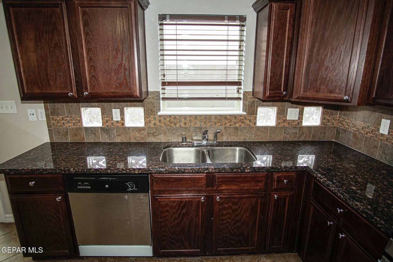 8517 Del Rivers - Photo 7 of 26