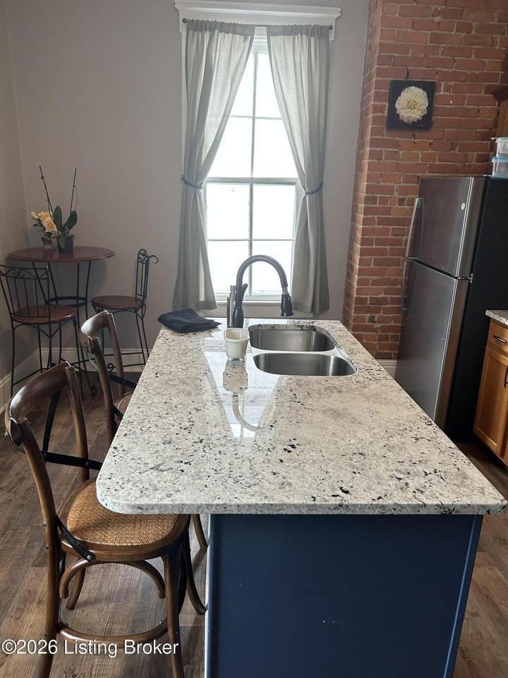 1307 Morton Ave - Photo 2 of 20