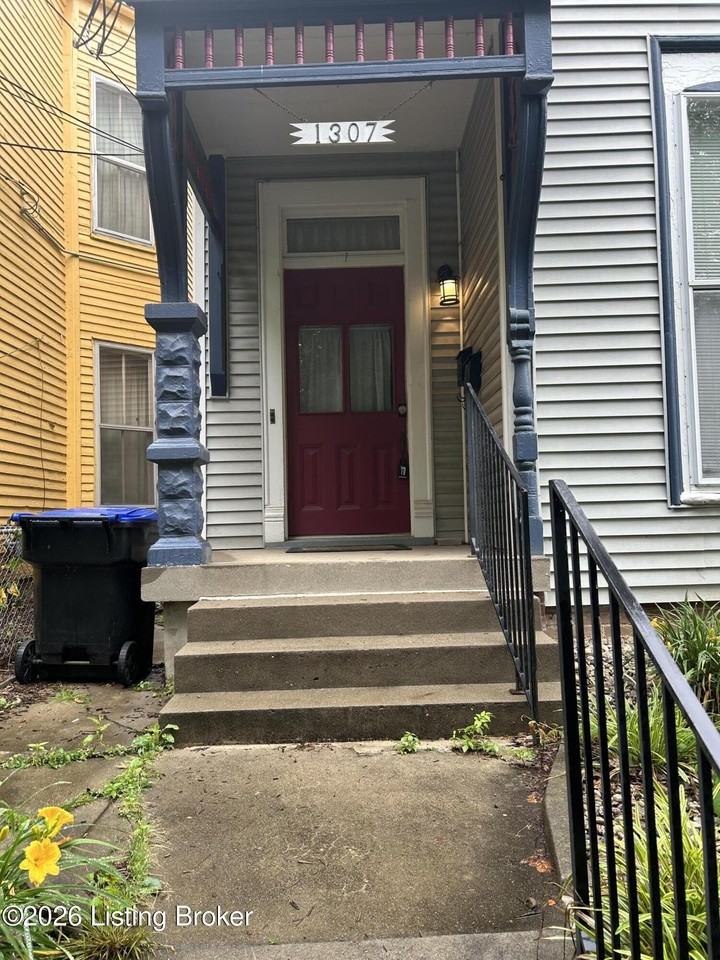 1307 Morton Ave - Photo 5 of 20