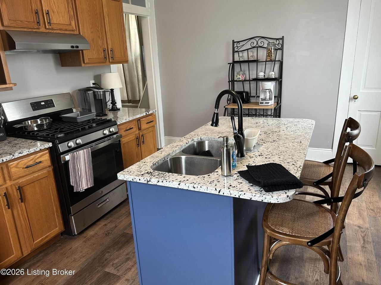 1307 Morton Ave - Photo 6 of 20