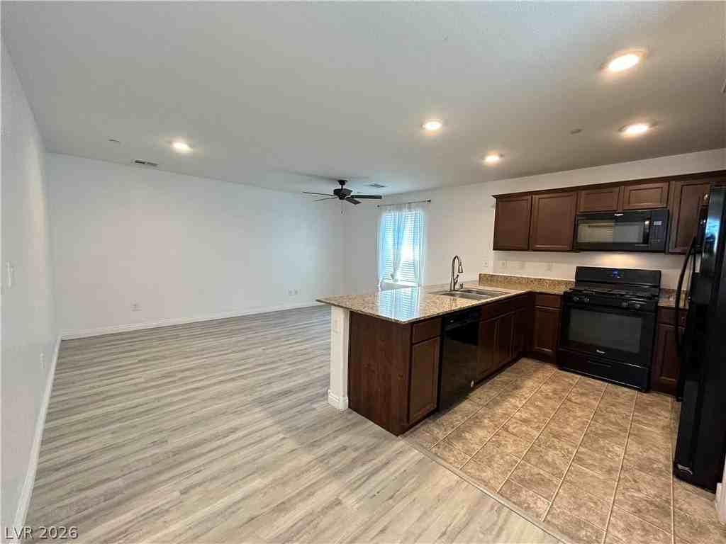 4552 Dover Straight St - Photo 4 of 17