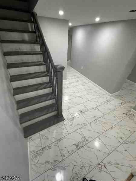 208 E 9th St - Photo 5 of 30