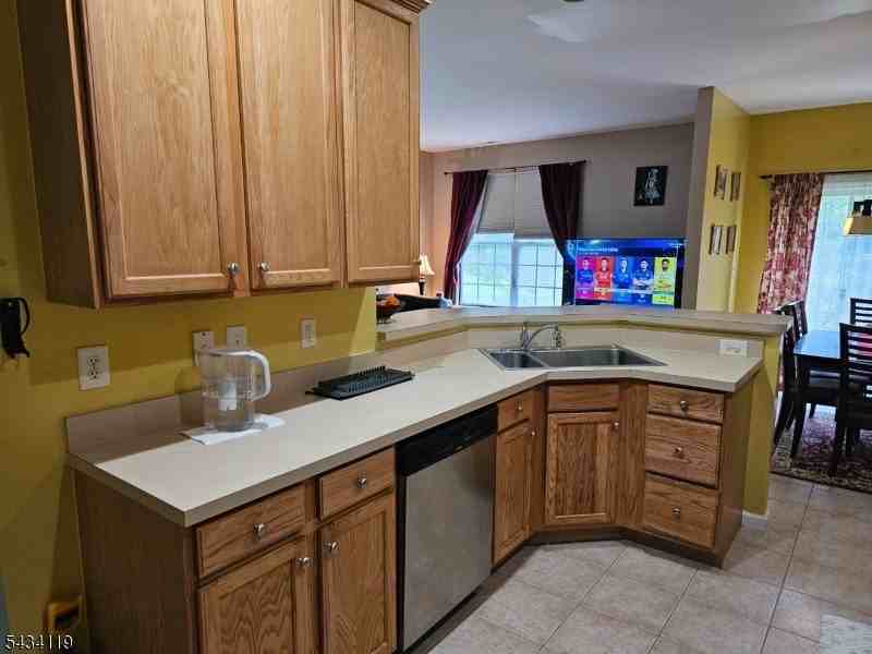 60 Jackson Ave - Photo 7 of 19