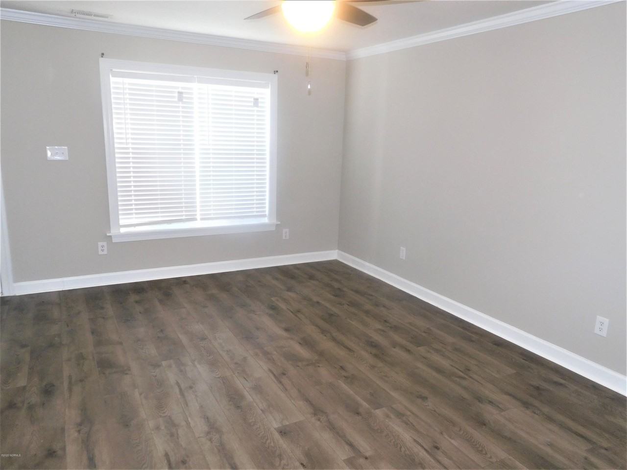 609 Streamwood Dr - Photo 3 of 9