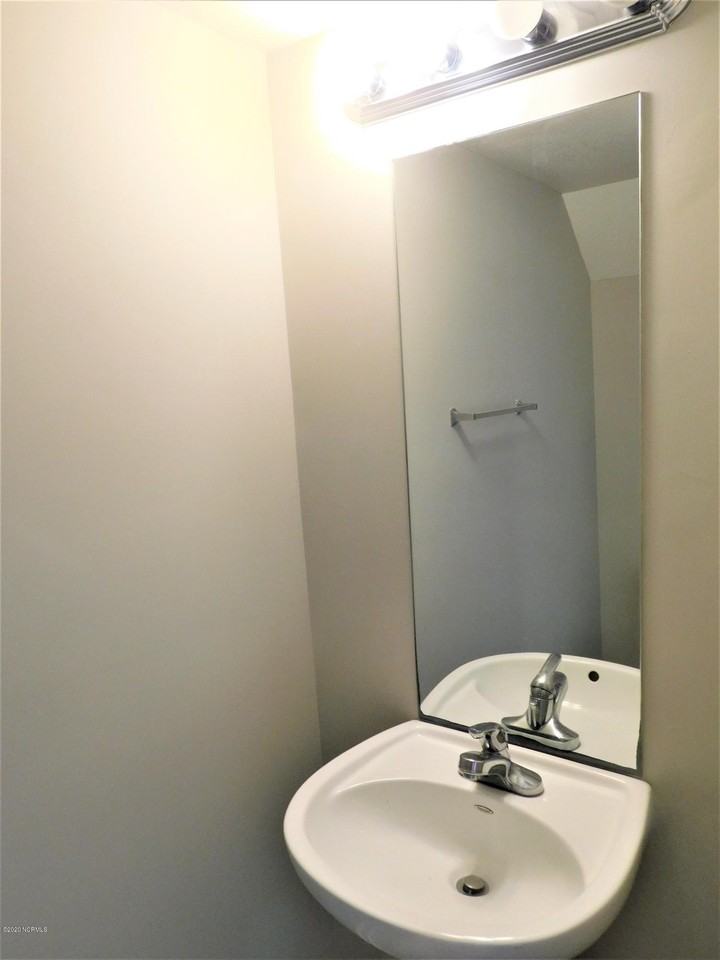 609 Streamwood Dr - Photo 4 of 9