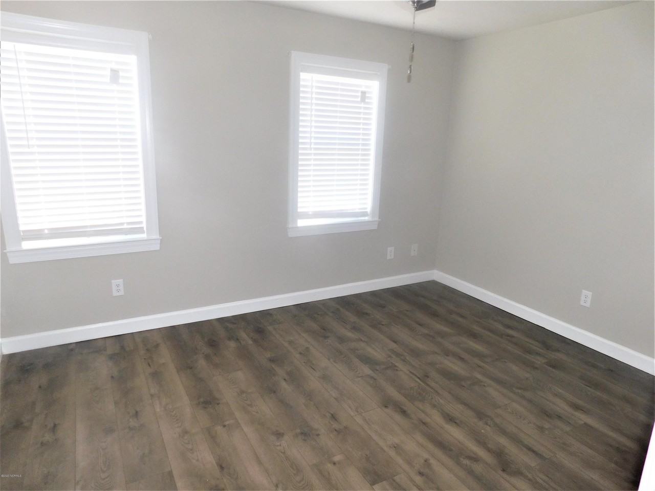 609 Streamwood Dr - Photo 6 of 9