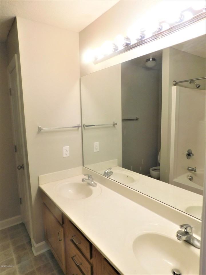 609 Streamwood Dr - Photo 7 of 9
