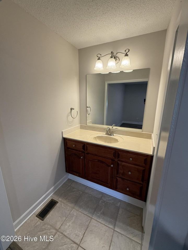 23 Richmond Rd #B - Photo 3 of 11