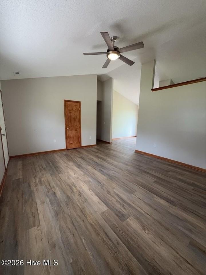 133 Lawndale Ln - Photo 3 of 11