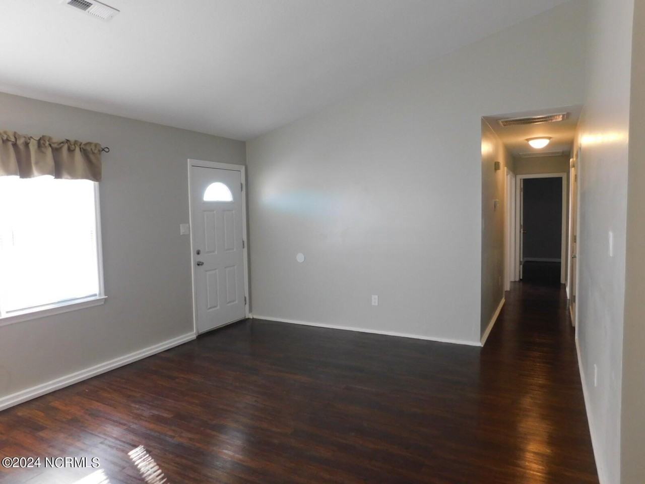 605 Hayden Ct - Photo 4 of 27