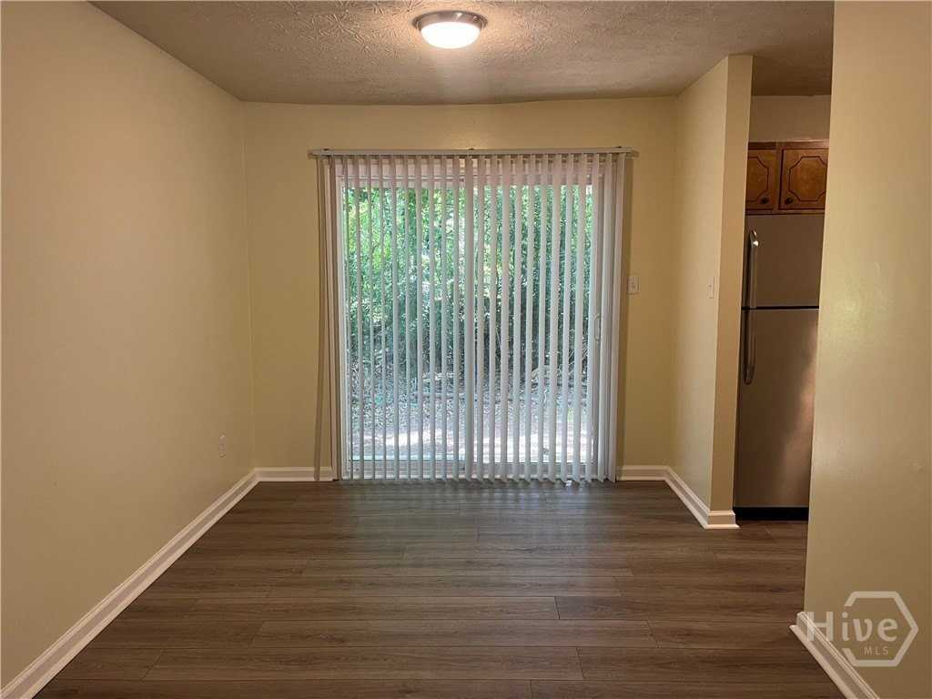 212 Rustwood Dr - Photo 2 of 12
