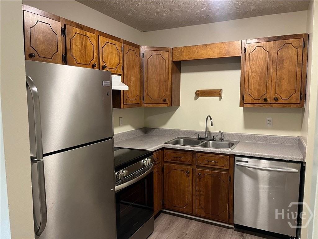 212 Rustwood Dr - Photo 3 of 12