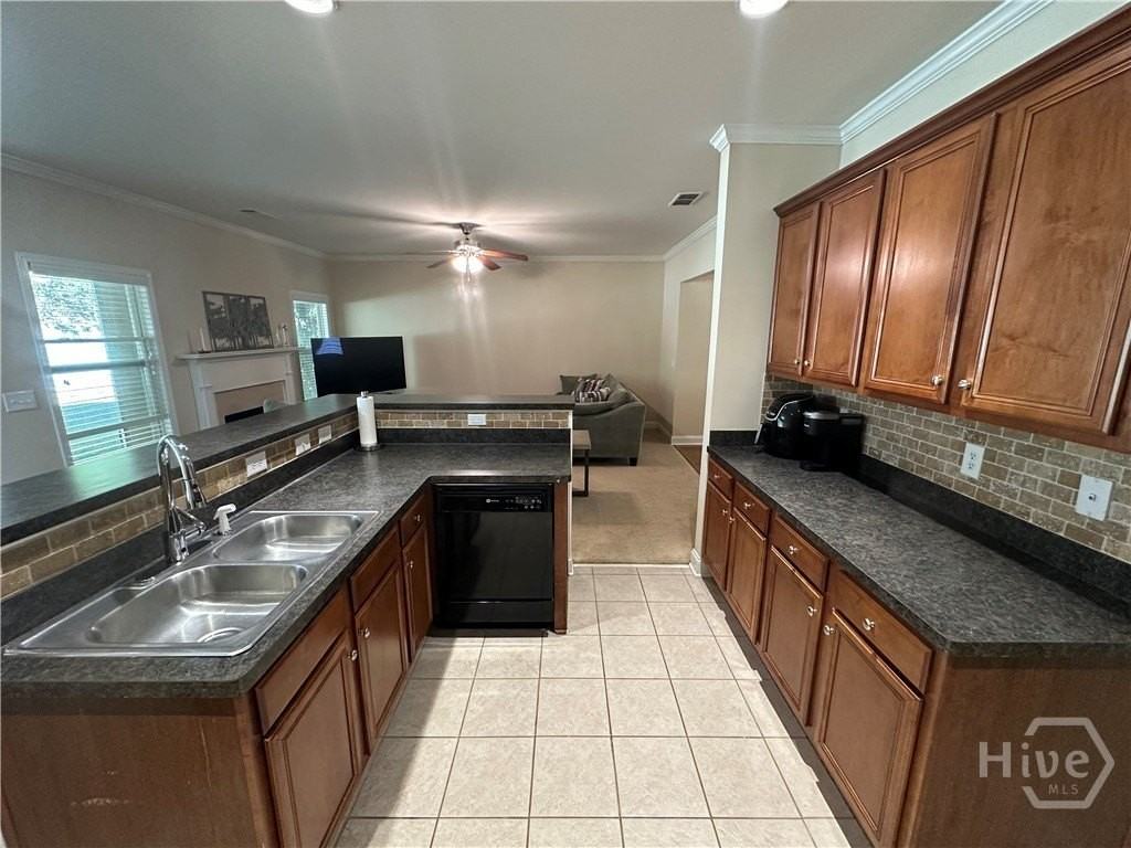 1559 Blackstone Way - Photo 6 of 21