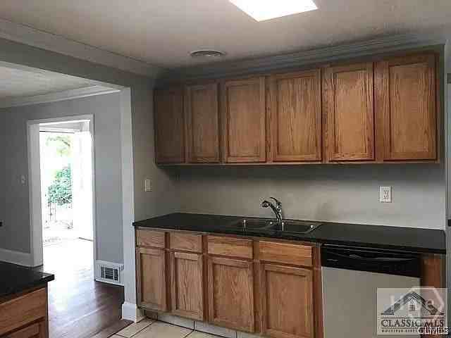 48 Holman Ave - Photo 5 of 13