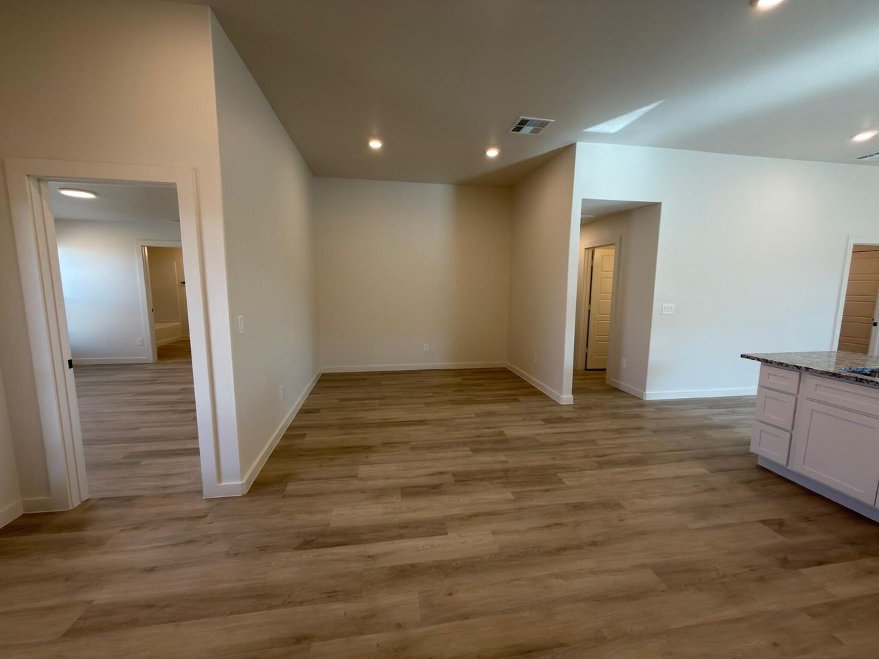1209 Cottonwood Ave - Photo 5 of 11