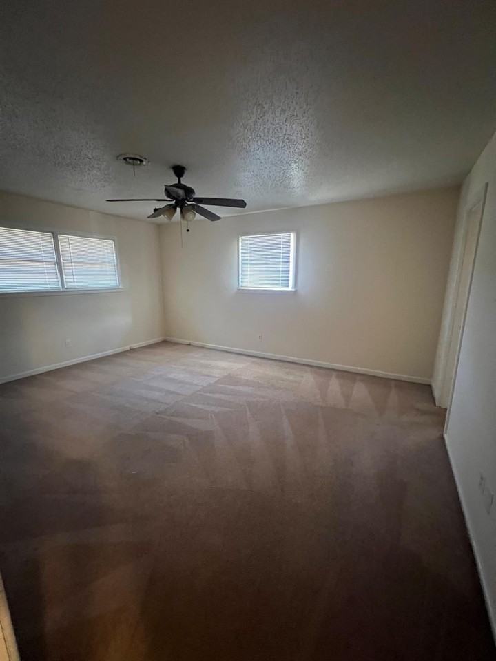4405 48th St - Photo 7 of 16