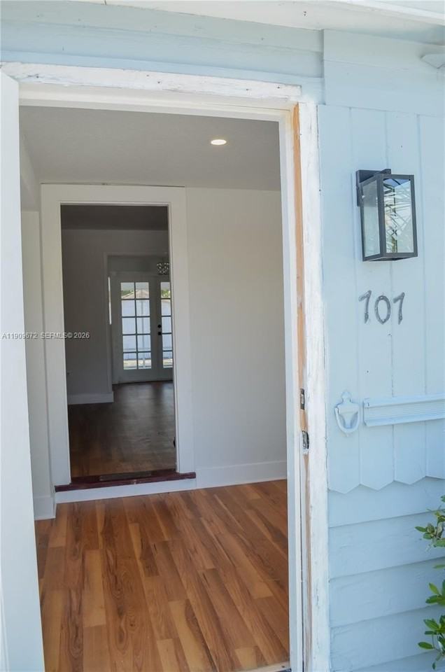 707 N J St - Photo 2 of 50