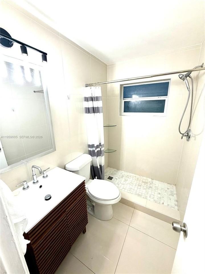 1859 Wiley St #3 - Photo 2 of 5