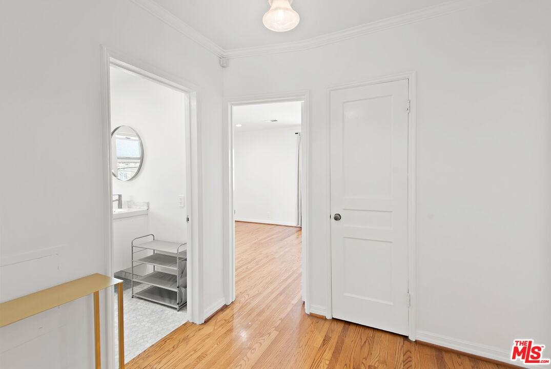 8950 Burton Way - Photo 4 of 8