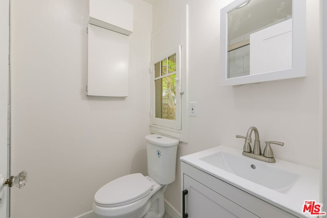 1145 Poinsettia Dr - Photo 2 of 8