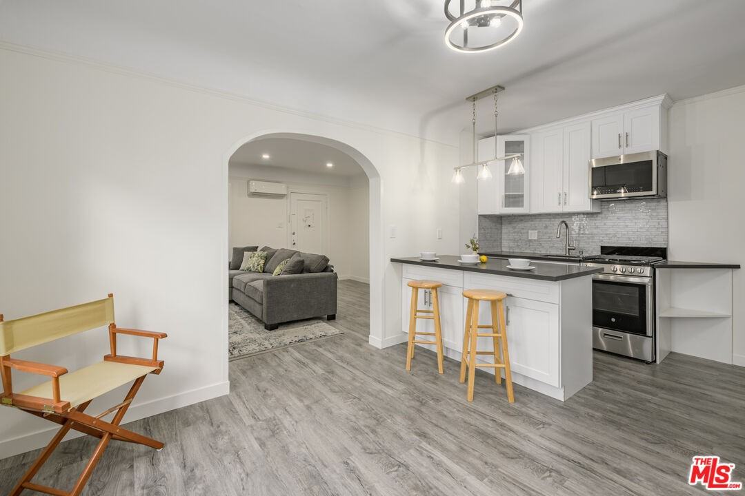 1145 Poinsettia Dr - Photo 4 of 8