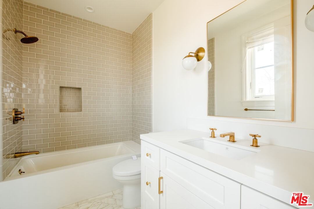 557 Chapala Dr - Photo 2 of 8