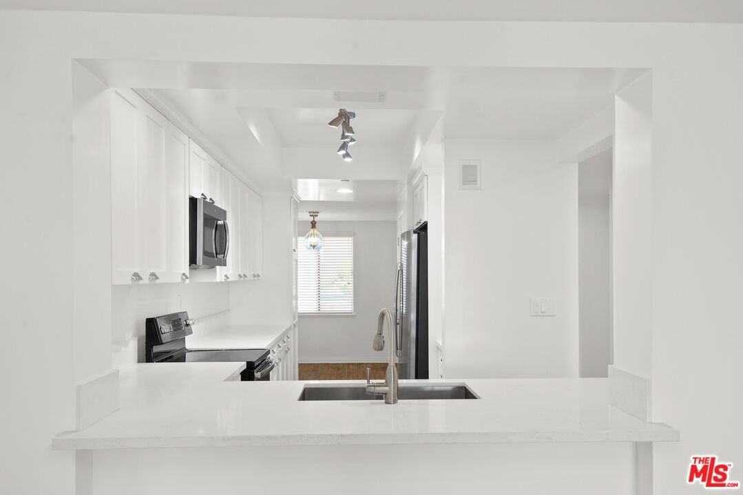 122 Ocean Park Blvd #511 - Photo 2 of 8