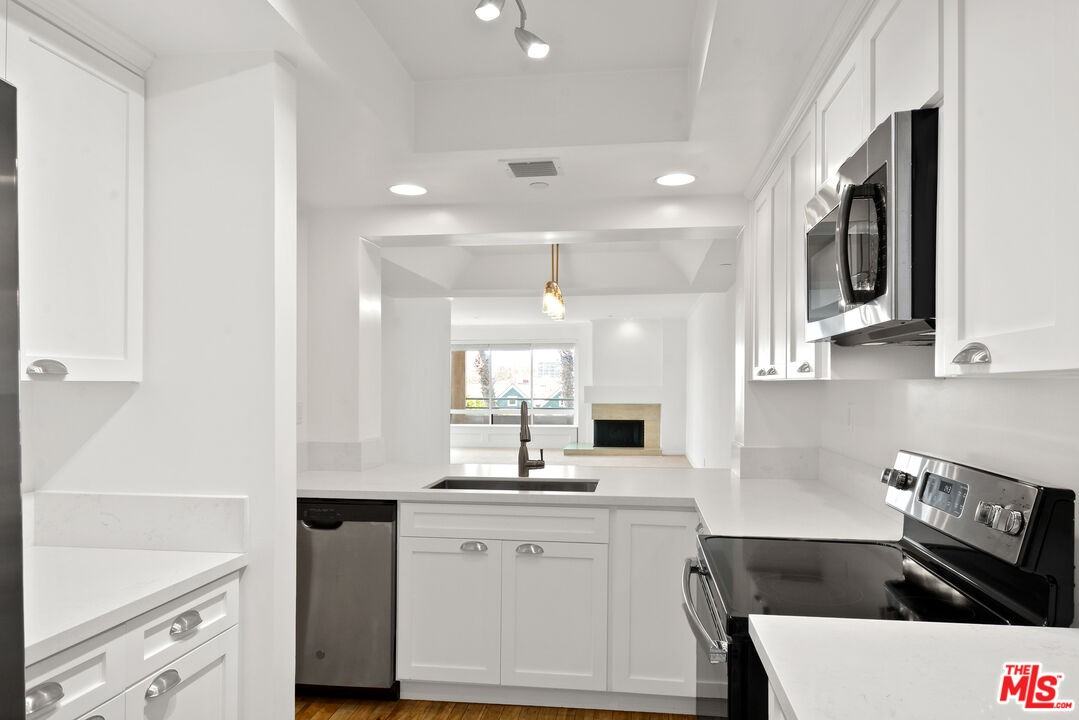 122 Ocean Park Blvd #511 - Photo 3 of 8