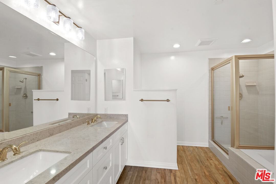 122 Ocean Park Blvd #511 - Photo 4 of 8
