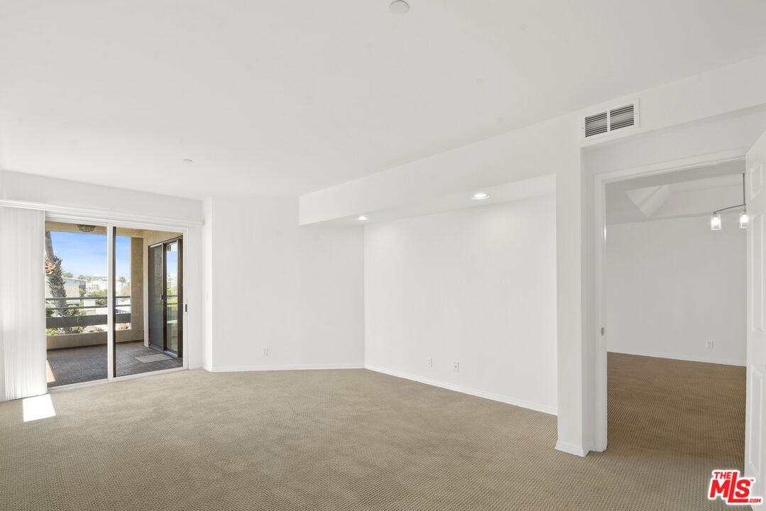 122 Ocean Park Blvd #511 - Photo 6 of 8