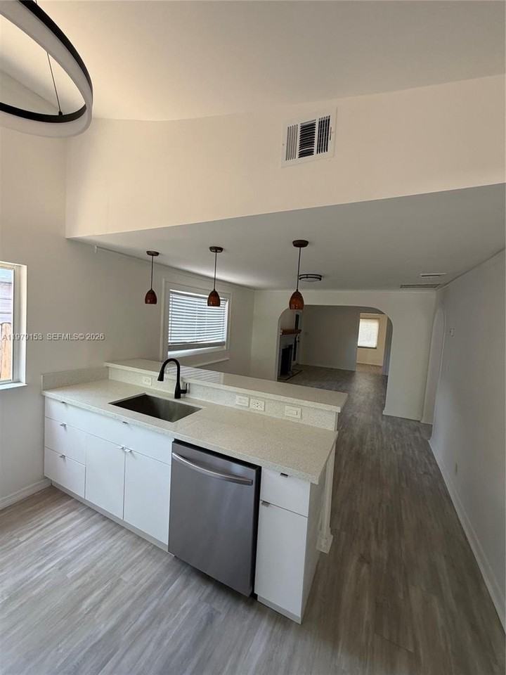 1640 Funston St - Photo 5 of 18