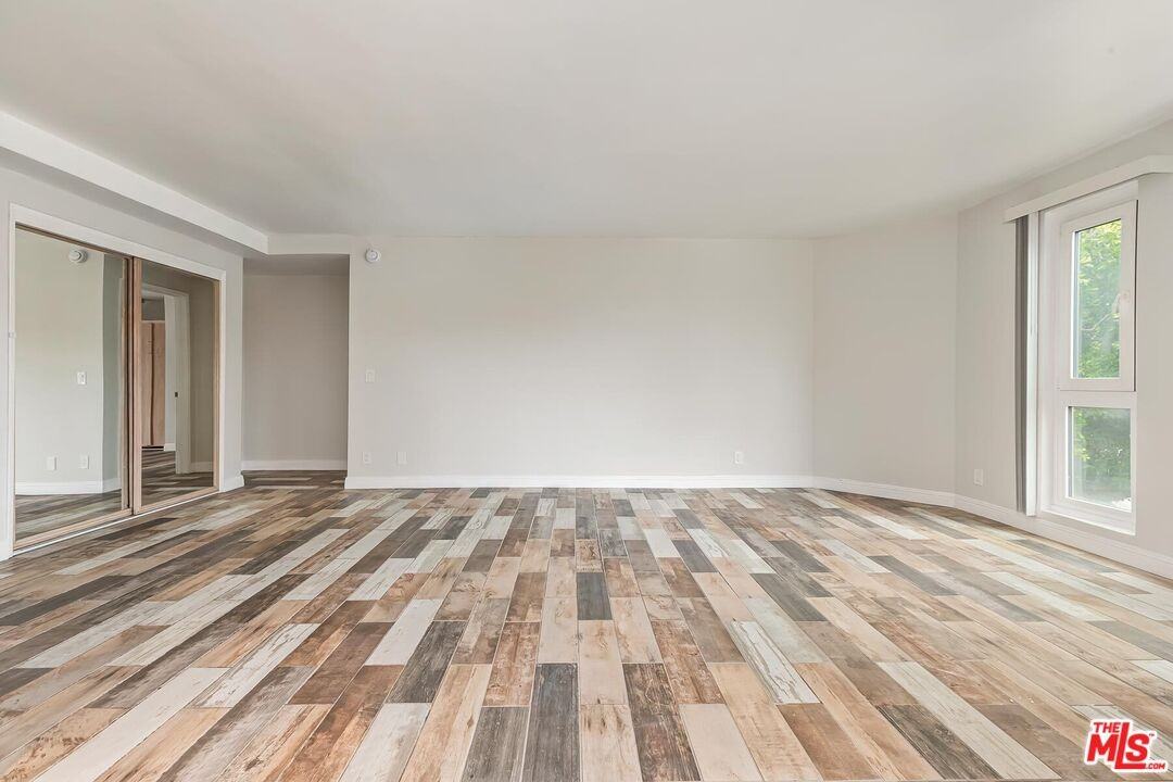 11789 Montana Ave #11 - Photo 6 of 8