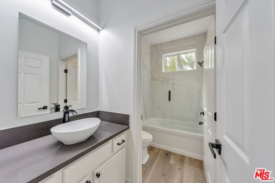 682 Oxford Ave - Photo 5 of 8