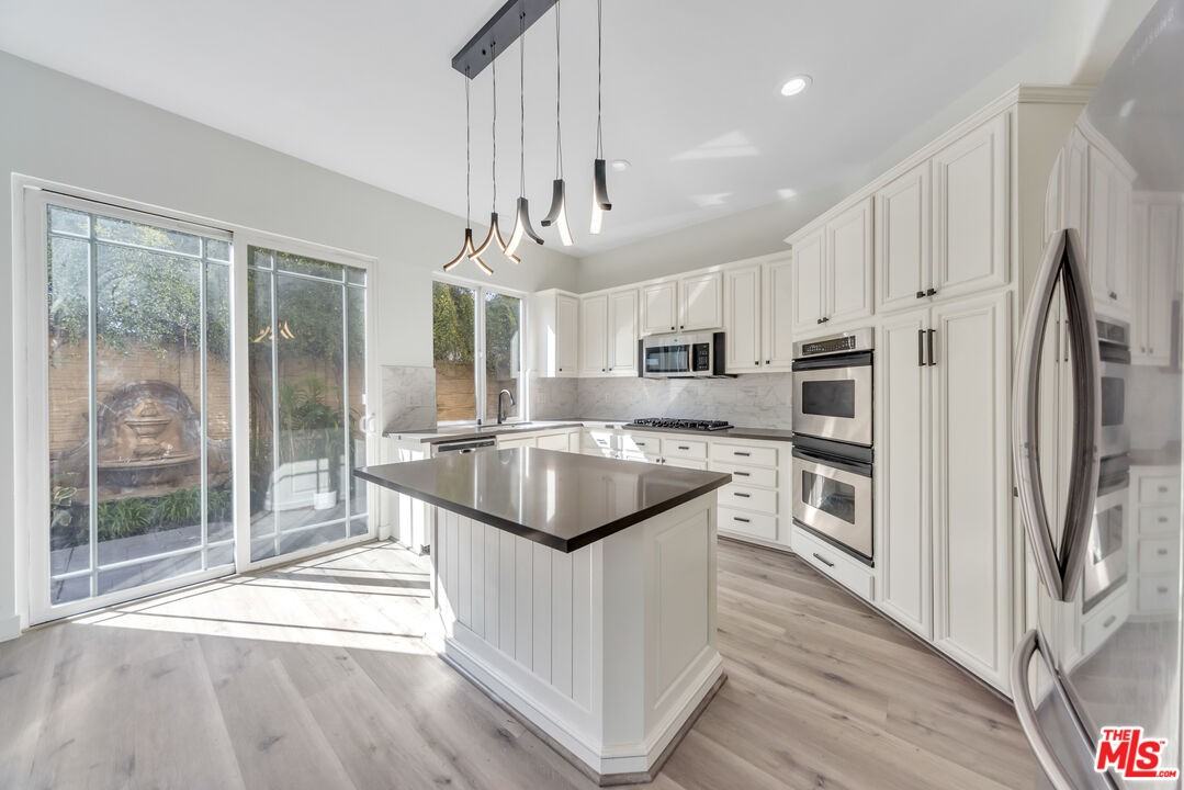 682 Oxford Ave - Photo 6 of 8