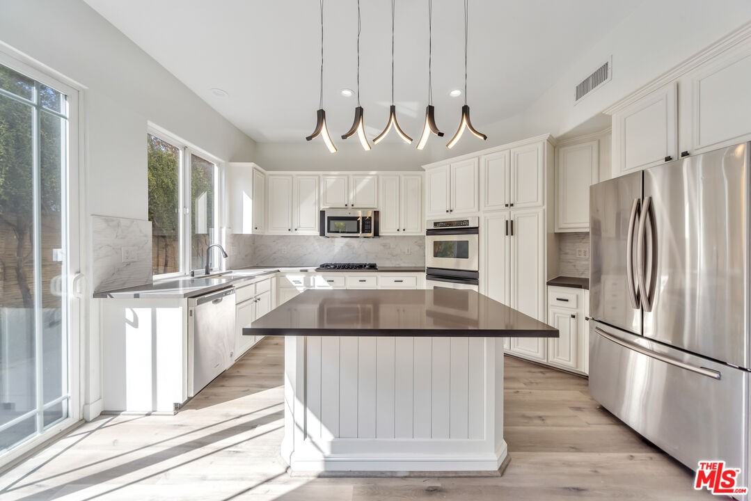 682 Oxford Ave - Photo 7 of 8