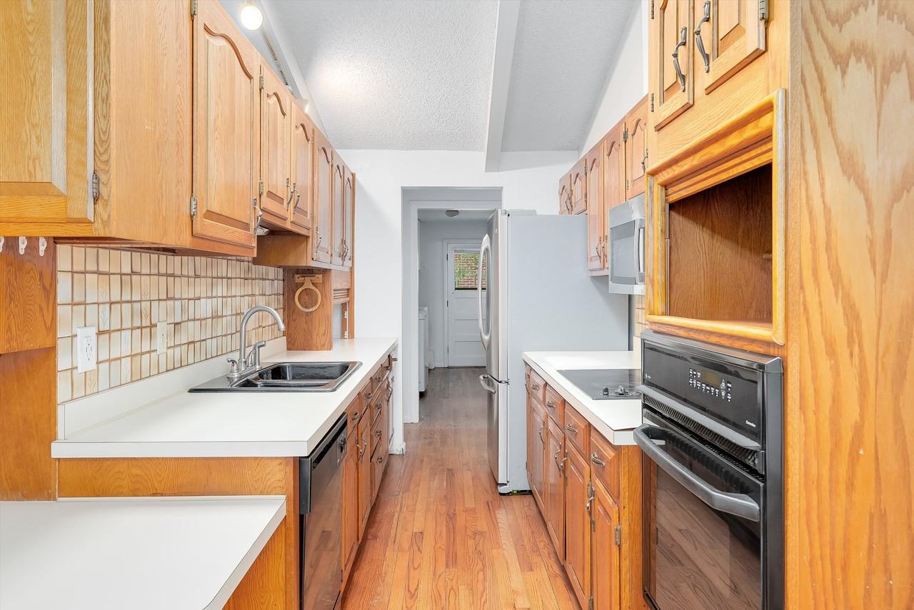 850 W Chenango Ave - Photo 6 of 32