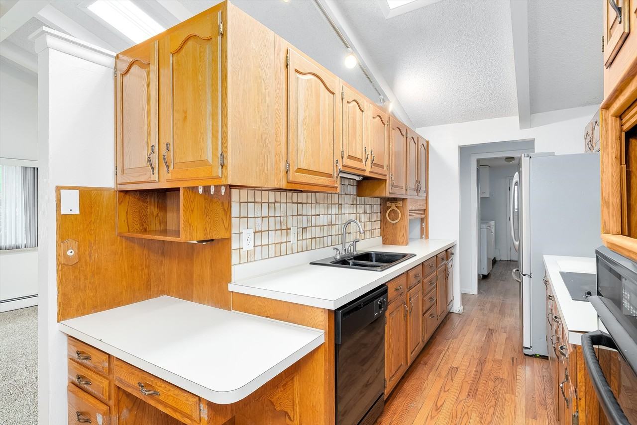 850 W Chenango Ave - Photo 7 of 32