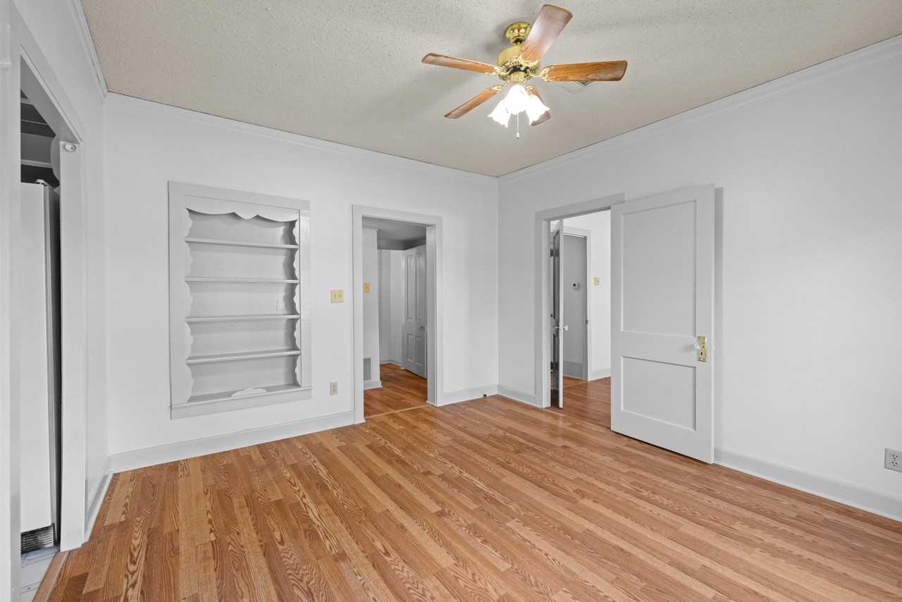 701 1/2 S Walnut St #1 - Photo 2 of 20