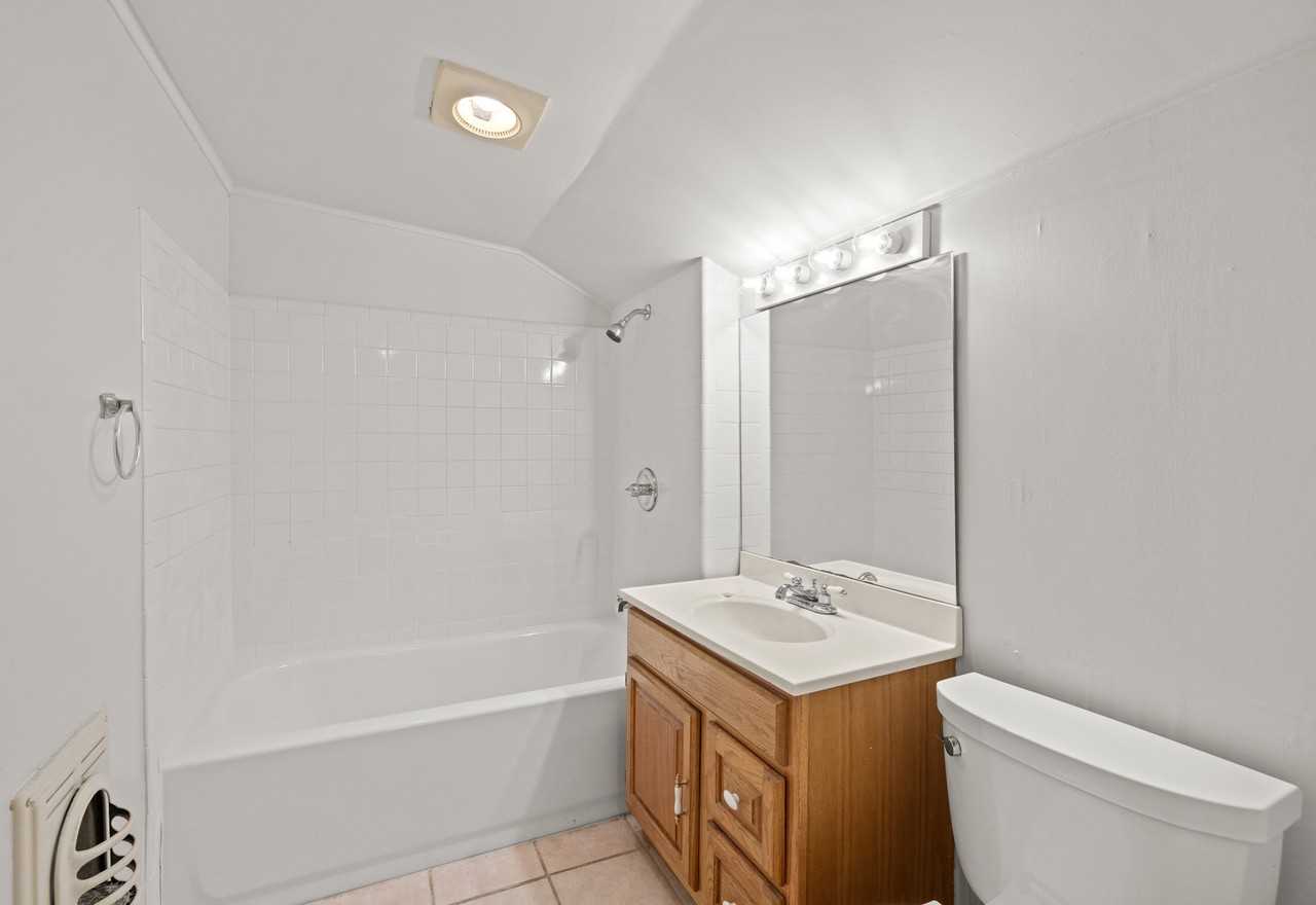 701 1/2 S Walnut St #1 - Photo 3 of 20